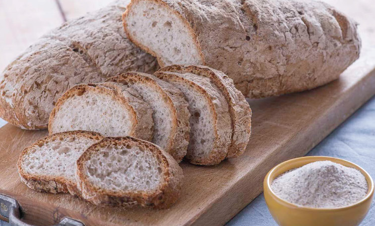Bread loaf with gluten-free buckwheat