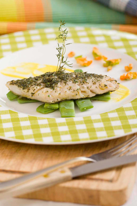 Hake fillet with aromatic herbs without gluten
