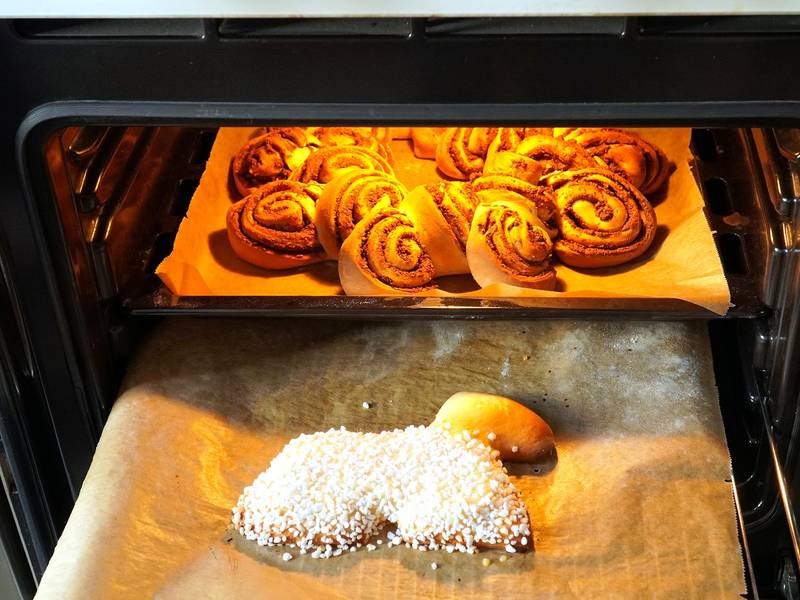 Methods of baking in the oven