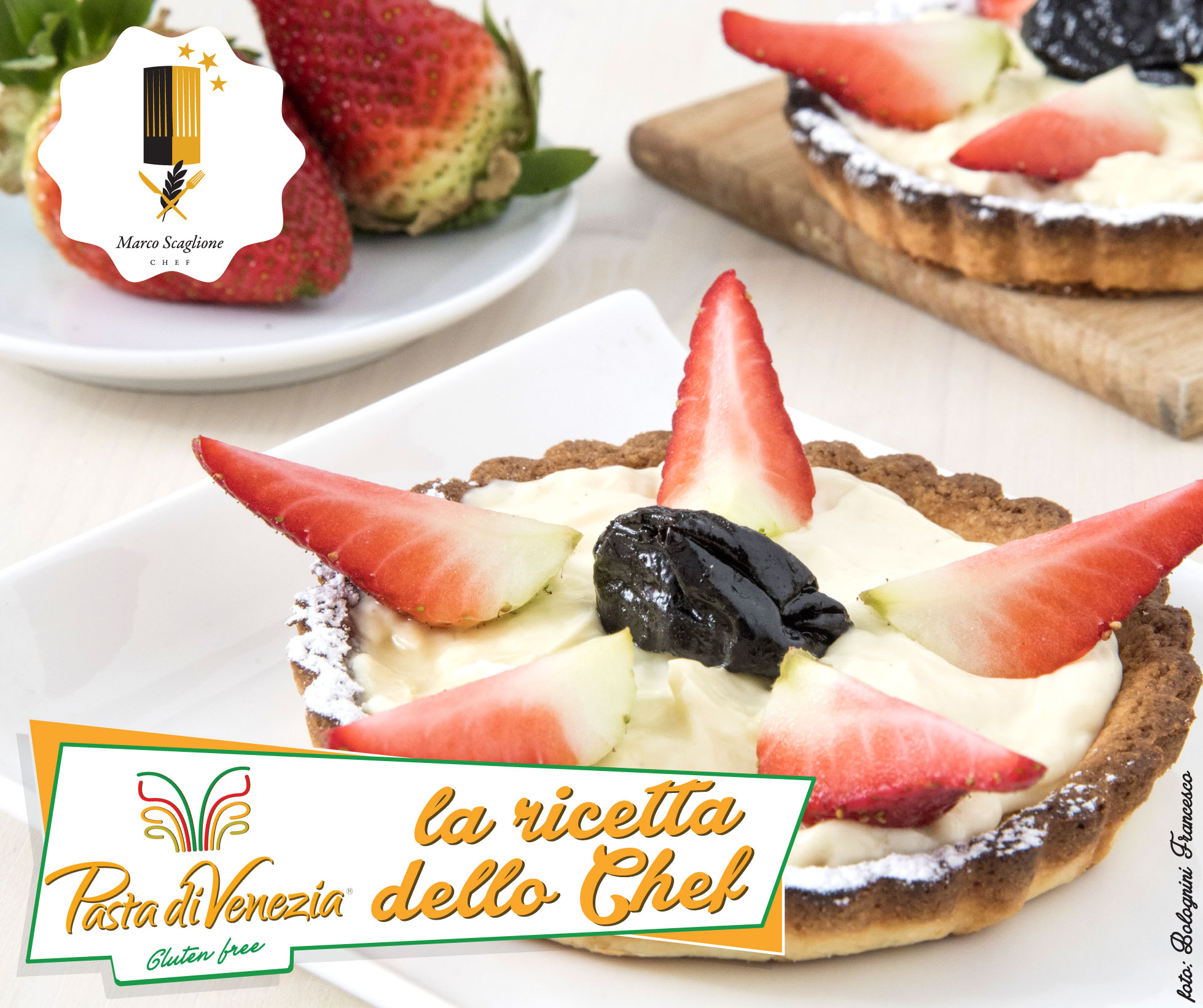 Tarta sin gluten con vainilla cremino, fresas y ciruelas