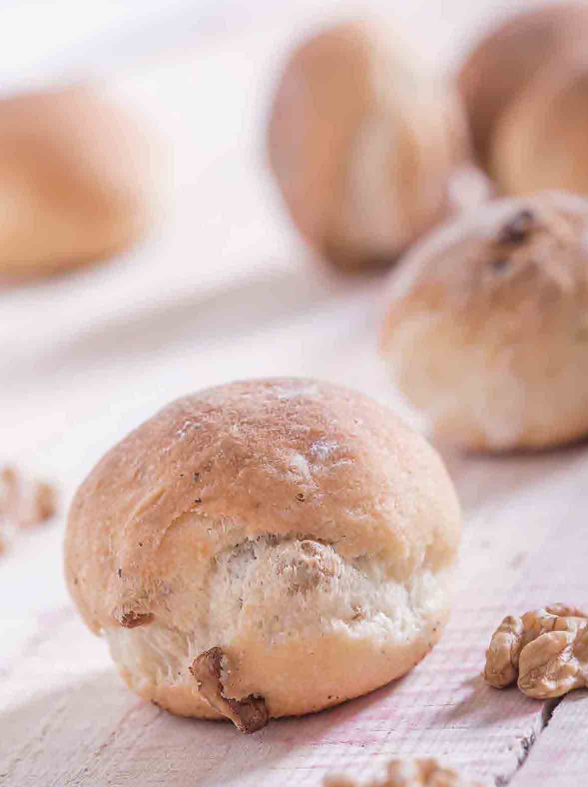 Bread with rice flour and corn with gluten-free walnuts