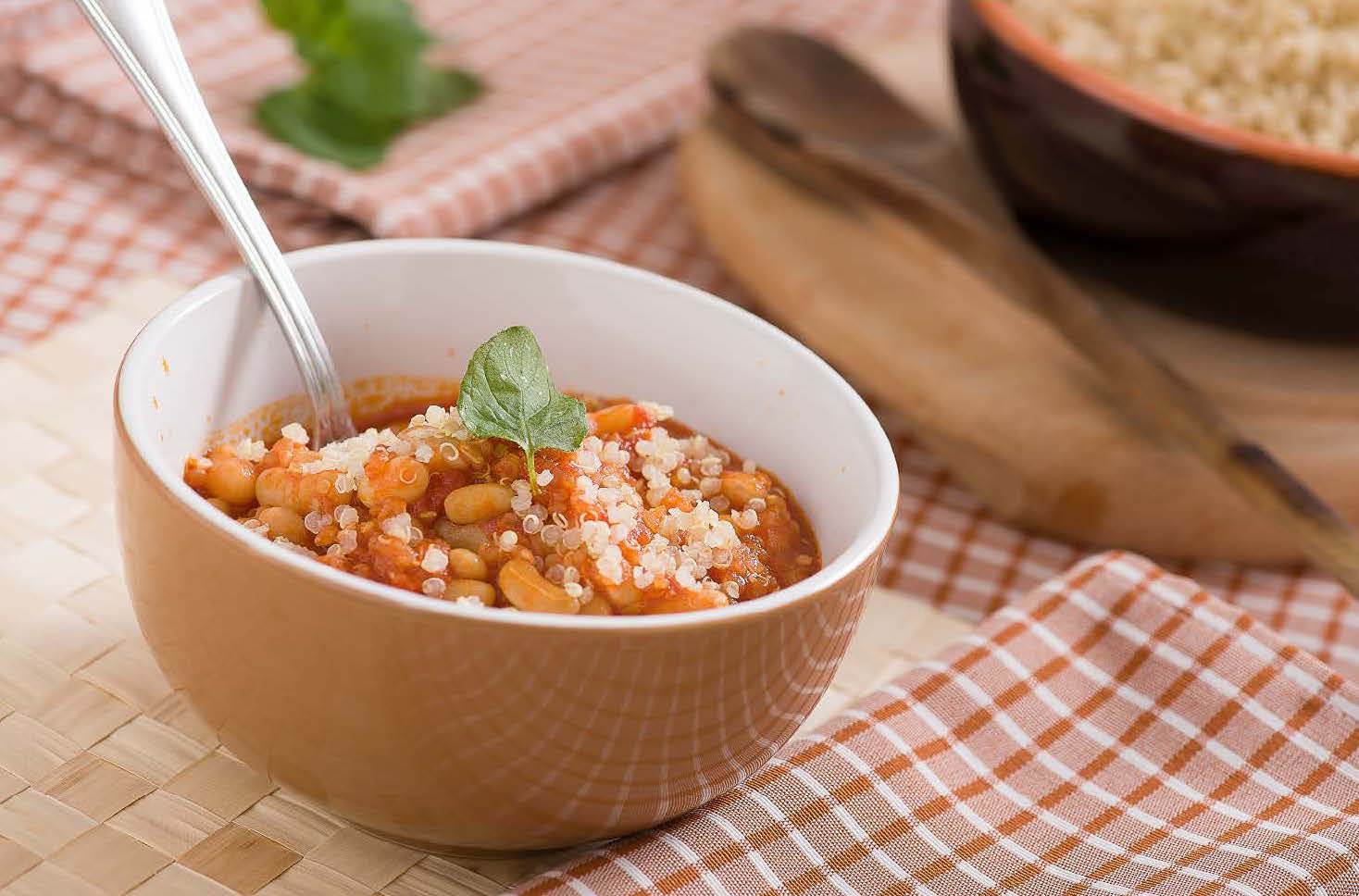 Sopa Cannellini sin gluten con quinua y menta.