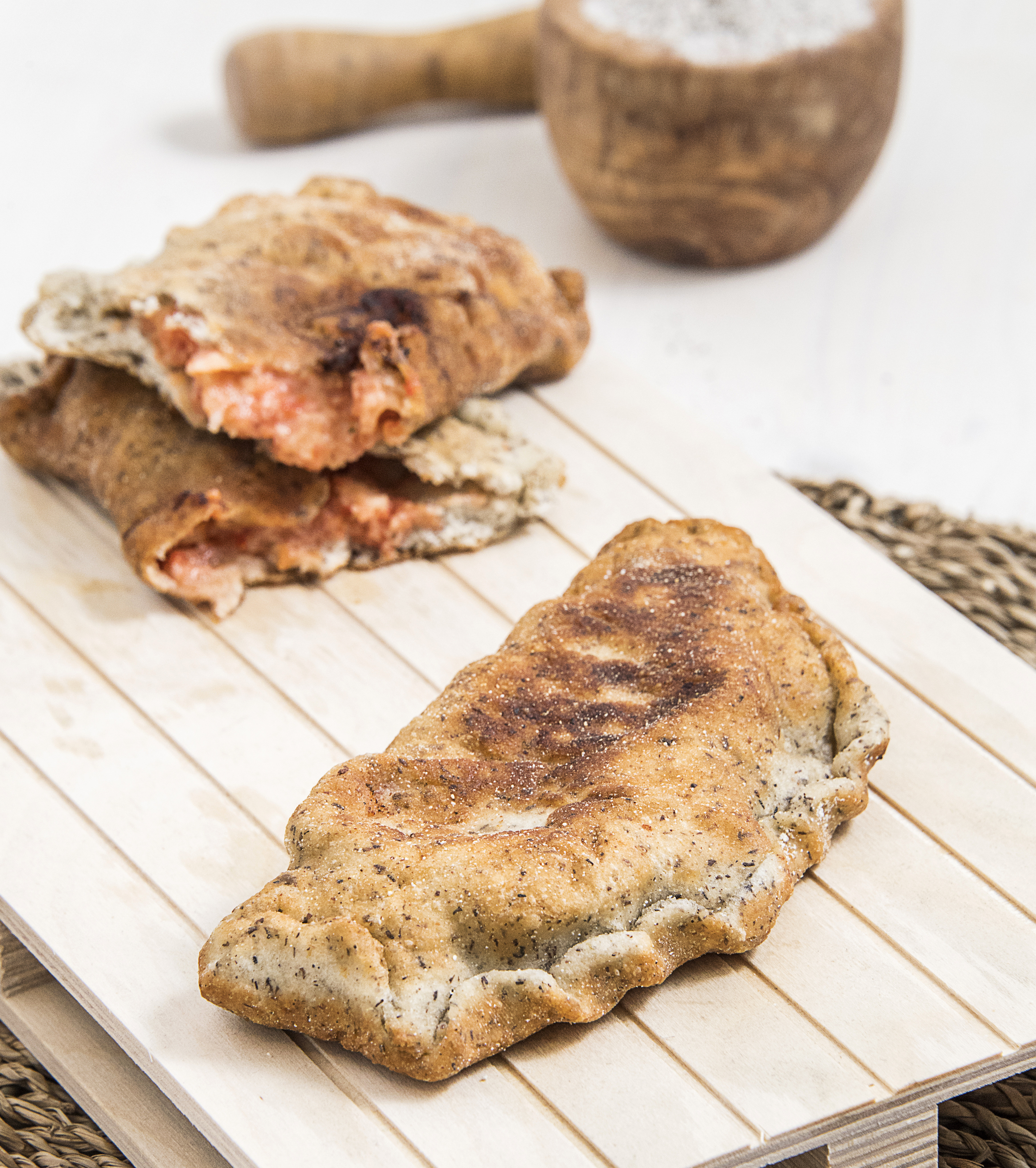 Panzerotto senza glutine con pomodoro e mozzarella 