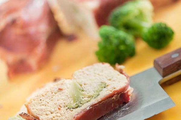 Gluten-free chicken terrine with broccoli and speck