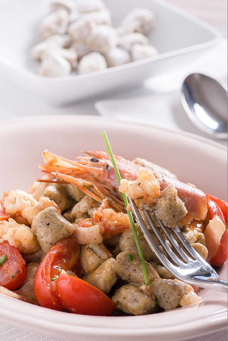 Gluten-free potato gnocchi with scampi and cannellini cream