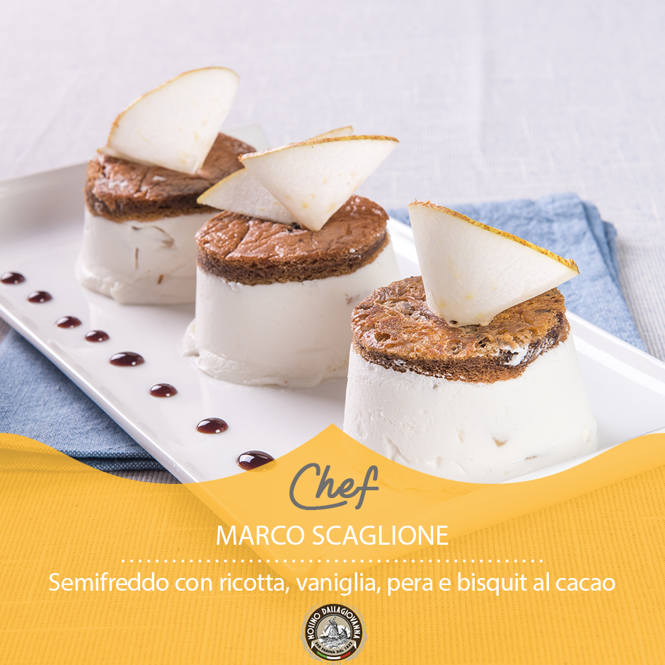 Semifreddo sin gluten con ricotta, vainilla y pera, bisquit de cacao