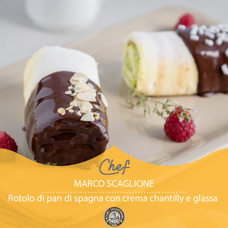 Pan di spagna senza glutine arrotolato con crema di chantilly e glassa di cioccolato