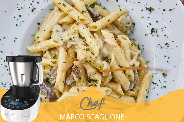 Penne di mais senza glutine con funghi e crema di gorgonzola e prezzemolo fresco