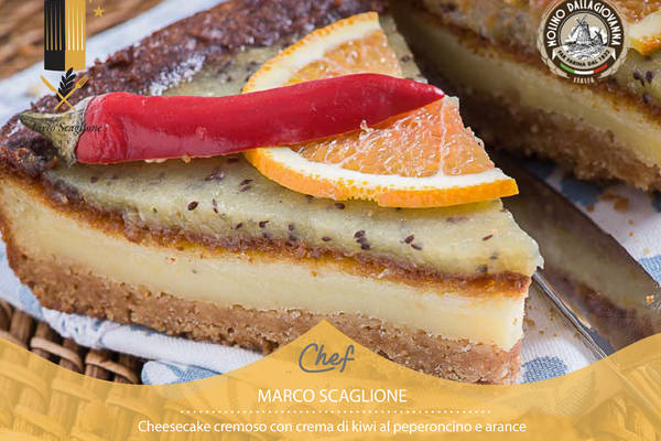 Cheesecake senza glutine cremoso con crema di kiwi al peperoncino e arance