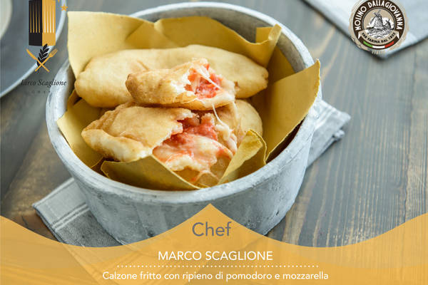 Calzone fritto senza glutine ripieno di pomodoro e mozzarella