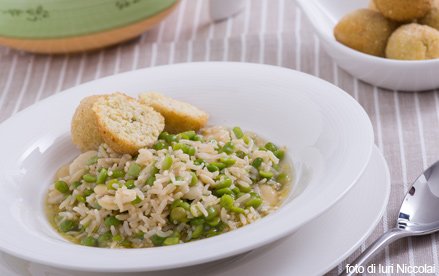 Zuppa mediterranea senza glutine con polpette di miglio