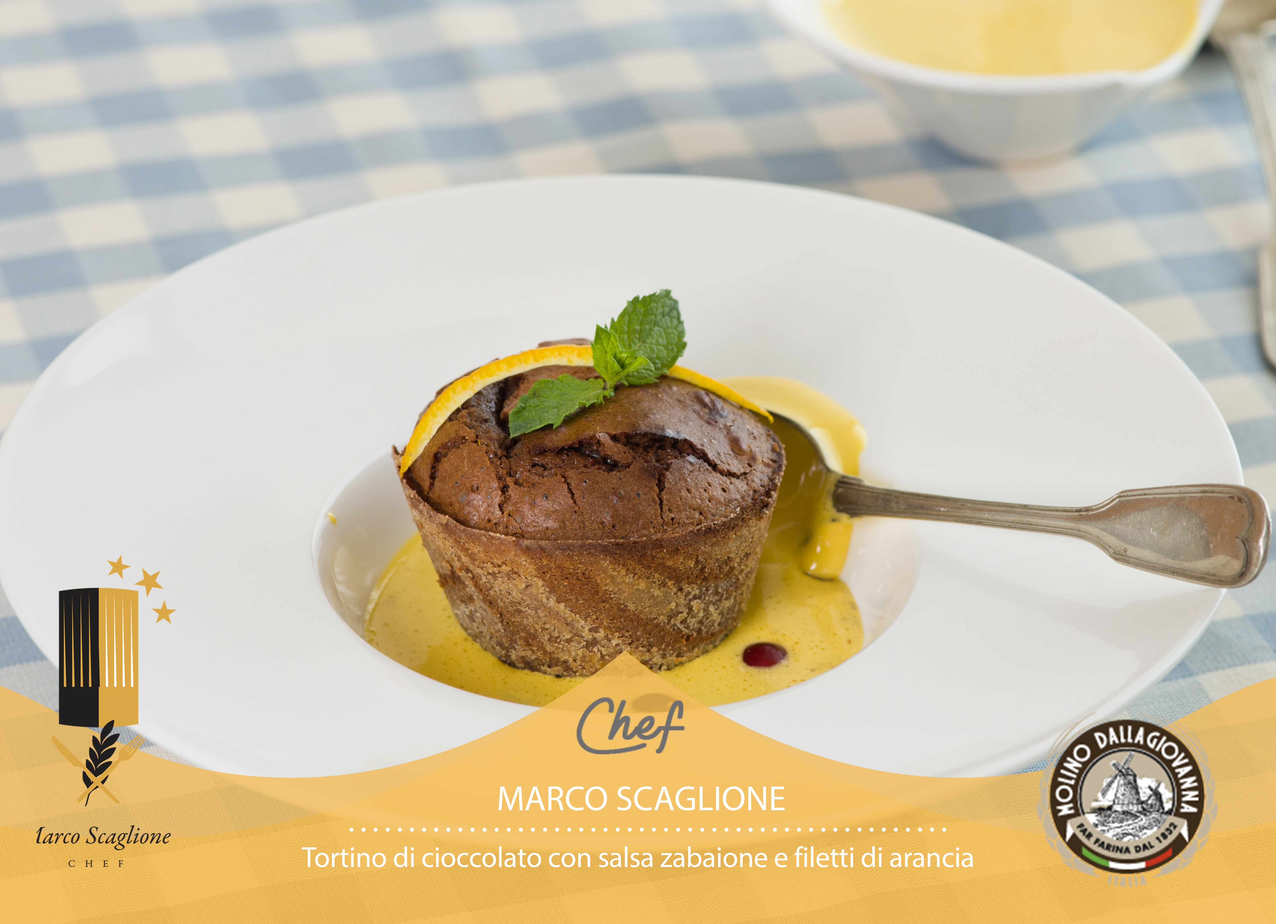 Pastel de chocolate sin gluten con salsa de zabaión y filetes de naranja