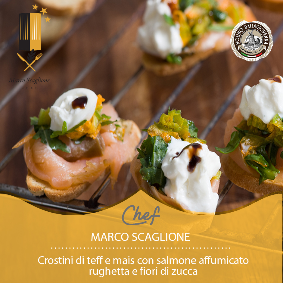 Crostini di teff e mais con salmone affumicato, rughetta e fiori di zucca