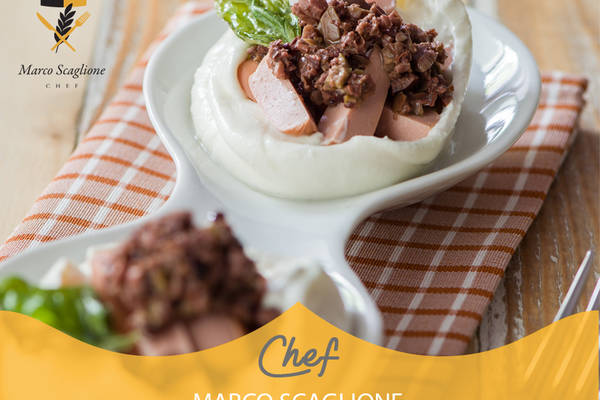 Mozzarella di bufala ripiena di peperoni, capperi e wurstel affumicati