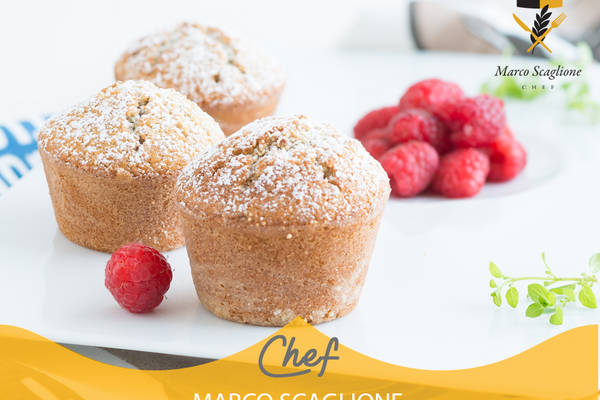 Muffins with hazelnut and raspberry flour