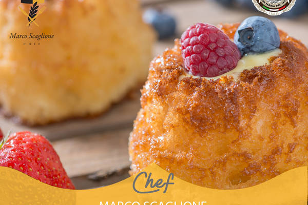 Mini savarin alla crema pasticciera con frutti di bosco