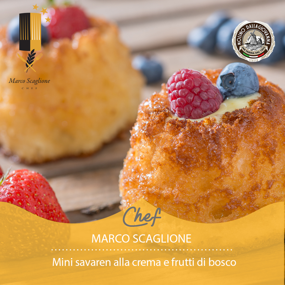 Mini savarin pastry cream with berries