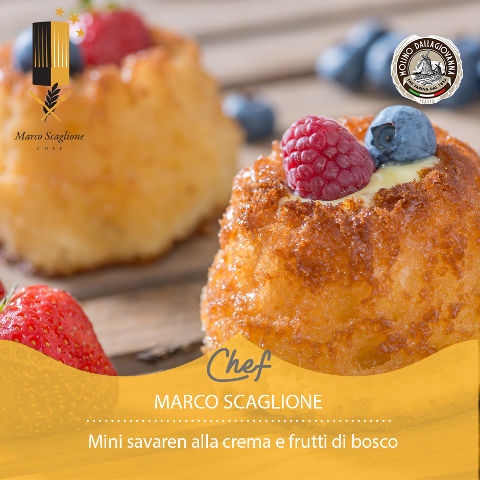 Mini savarin alla crema pasticciera con frutti di bosco