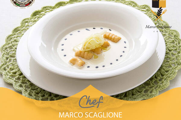 Gnocco di zucca con vellutata di formaggio e porro