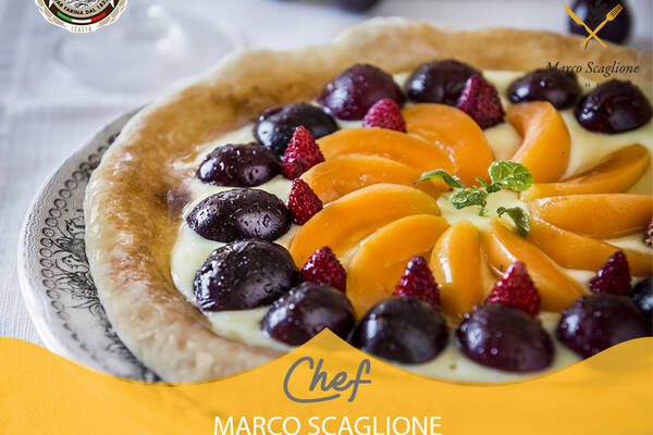 Sweet pizza with custard and fresh fruit