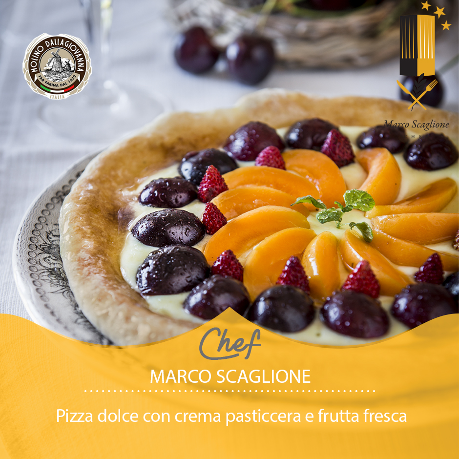 Pizza dolce con crema pasticcera e frutta fresca