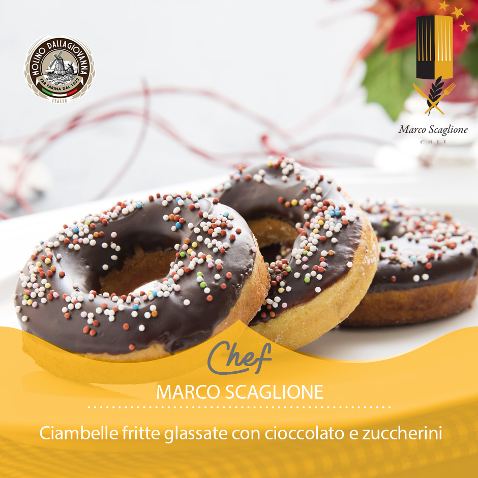  Ciambelle fritte glassate al cioccolato e zuccherini