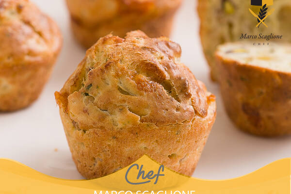 Muffin with pistachios and mortadella