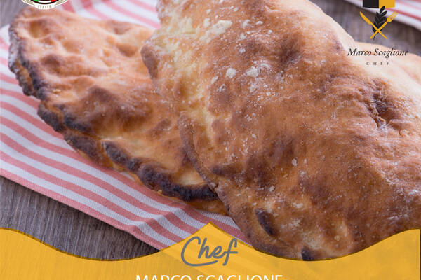 Calzone al horno con tomate y mozzarella