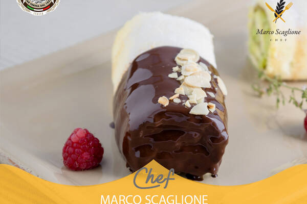 Rotolo con crema al pistacchio e glassa di cioccolato