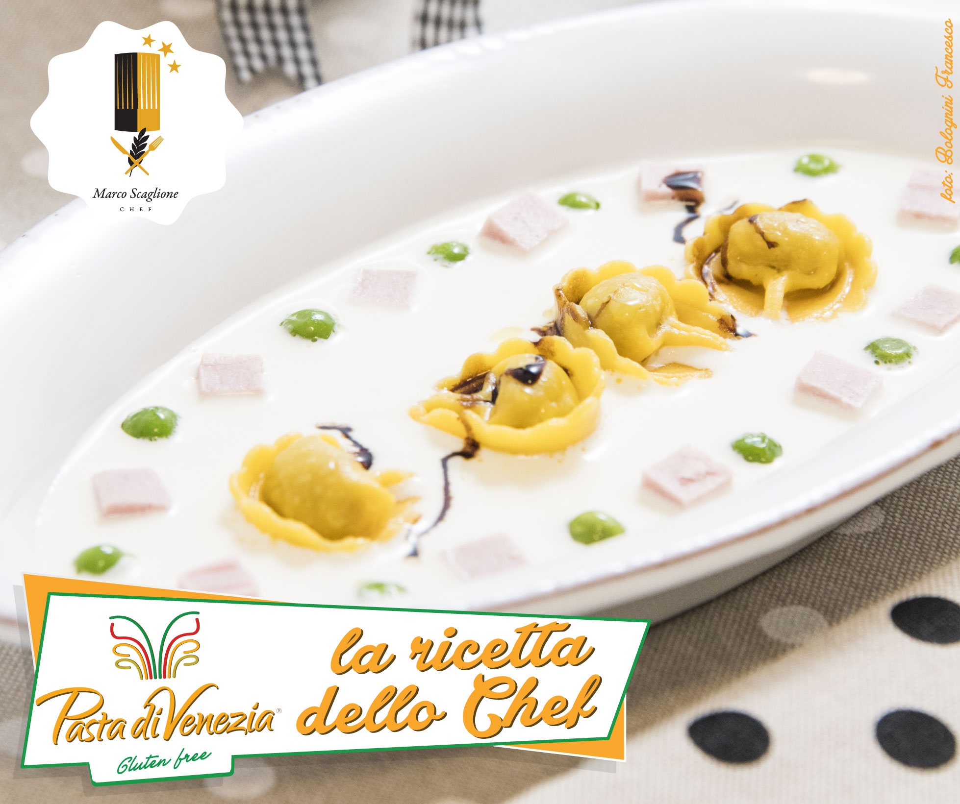 Cappelletti crudo sin gluten con crema de parmesano, guisantes al vapor y jamón en cubos con sabor a romero